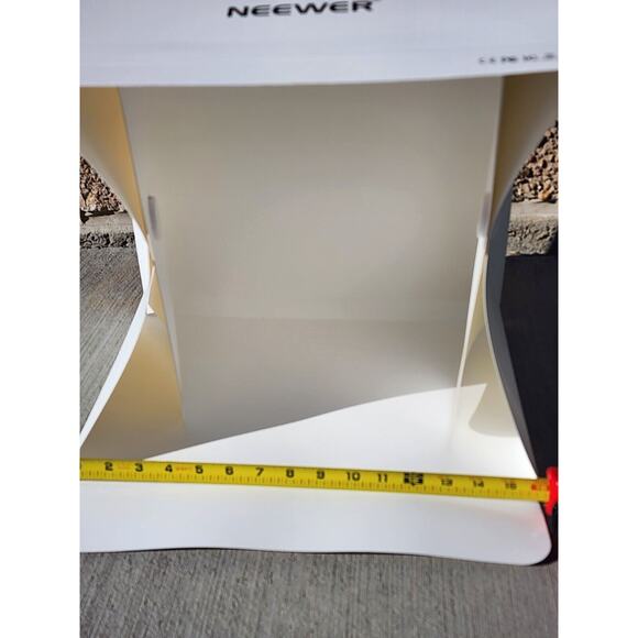 Neewer White Lightbox Collapsable with LED Strips & 4 Background Colors - Picture 14 of 16